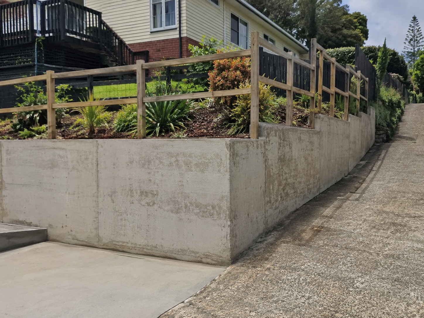 Auckland concrete retaining walls contractors